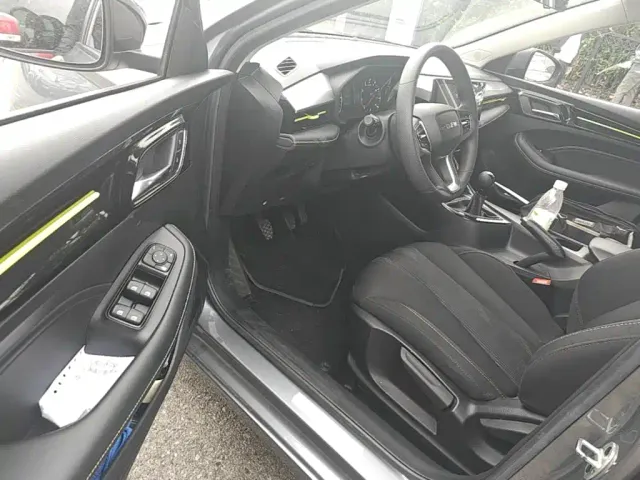 Roewe i5 — Фото автомобиля 20