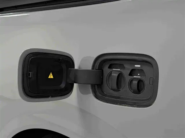 Li Auto MEGA — Фото автомобиля 17
