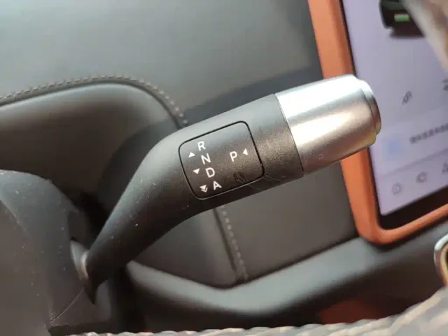 Li Auto L8 — Фото автомобиля 13