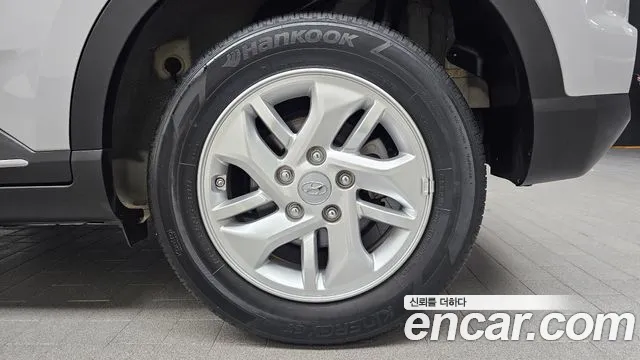 Hyundai Venue — Фото автомобиля 6