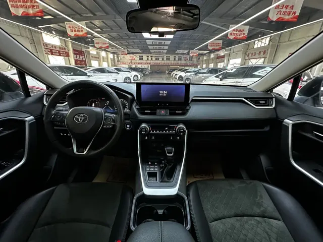 Toyota RAV4 — Фото автомобиля 15
