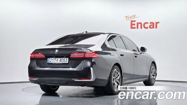 BMW 5-Series — Фото автомобиля 2