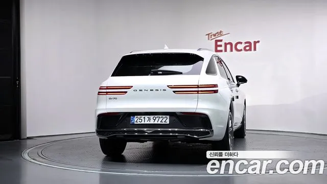 Genesis GV70 — Фото автомобиля 4