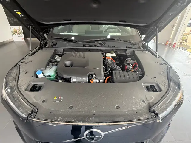 Volvo XC70 Plug-in Hybrid — Фото автомобиля 21