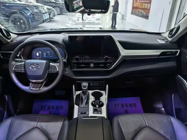 Toyota Highlander — Фото автомобиля 8