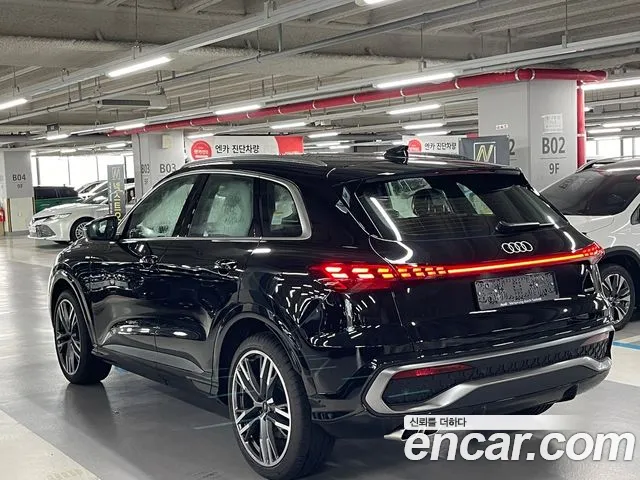 Audi Q5 40 TDI quattro S Line Black Edition — Фото автомобиля 6