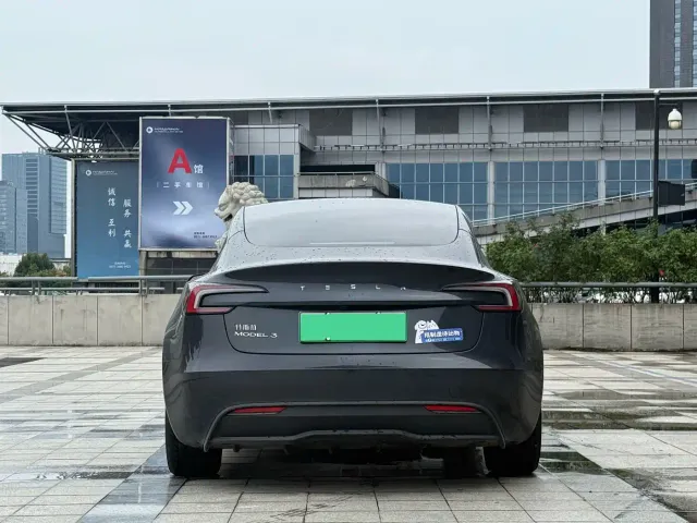 Tesla Model 3 — Фото автомобиля 5
