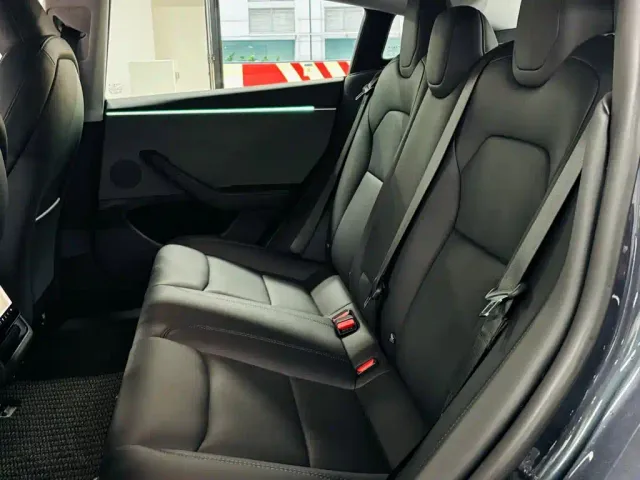 Tesla Model 3 — Фото автомобиля 9