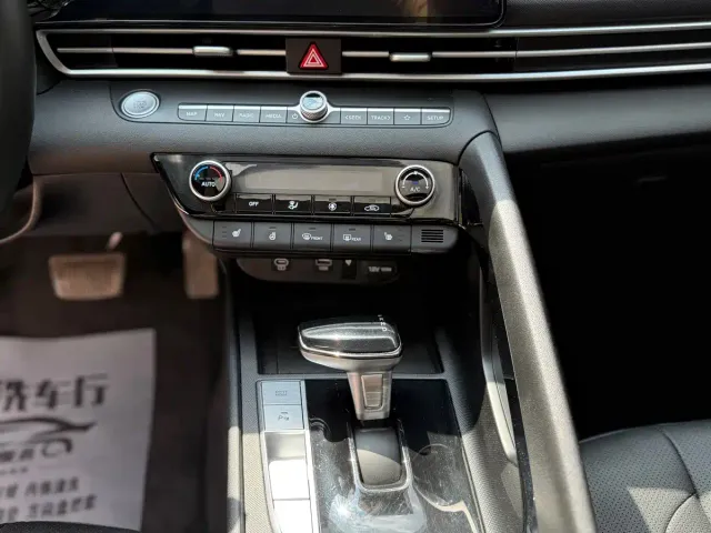 Hyundai Elantra — Фото автомобиля 18