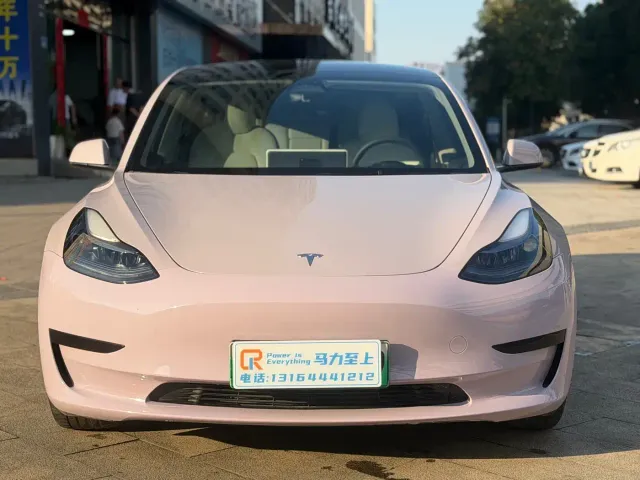 Tesla Model 3 — Фото автомобиля 2