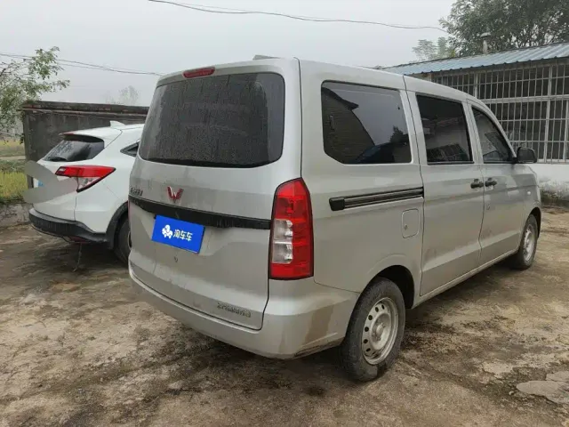 Wuling Hongguang V — Фото автомобиля 3