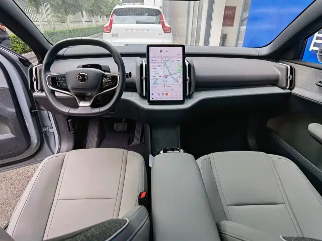 Volvo EX30 — Фото автомобиля 11