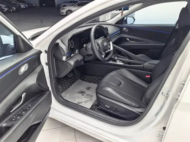 Hyundai Elantra — Фото автомобиля 7