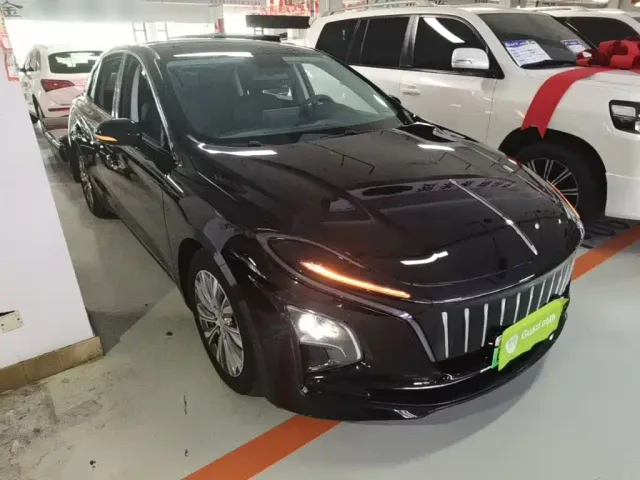 Hongqi E-QM5 — Фото автомобиля 3