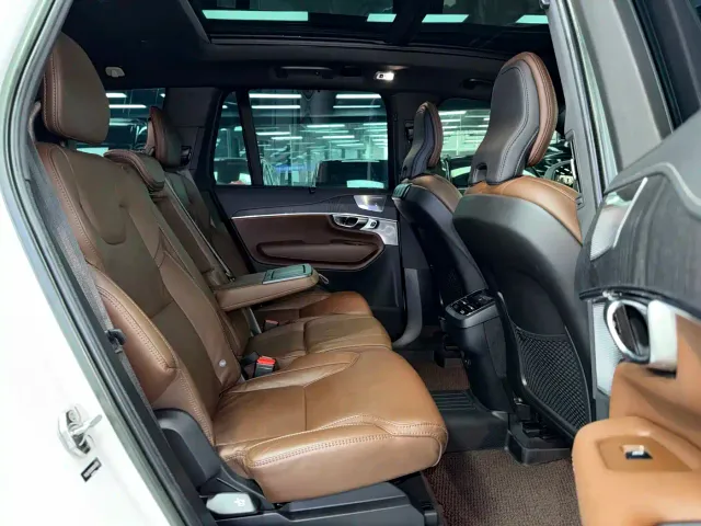 Volvo XC90 — Фото автомобиля 10