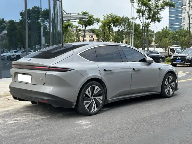 Nio ET5 — Фото автомобиля 6
