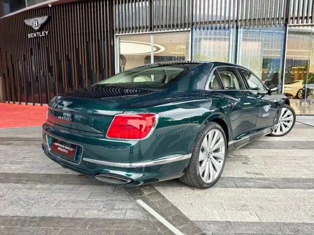 Bentley Flying Spur — Фото автомобиля 5