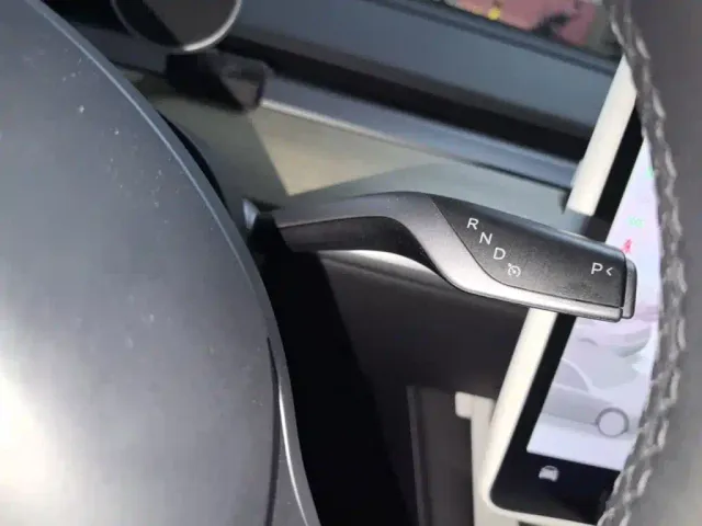 Tesla Model Y — Фото автомобиля 6