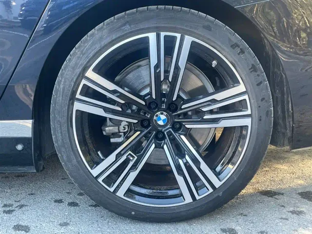 BMW i7 — Фото автомобиля 17