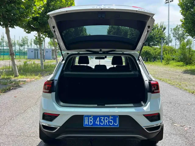 Volkswagen T-Roc — Фото автомобиля 5