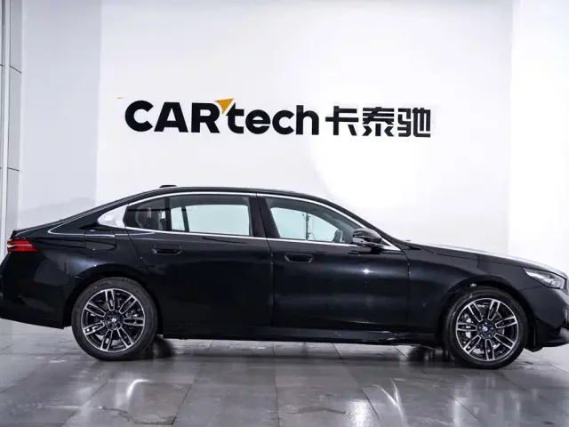 BMW 5 Series — Фото автомобиля 3
