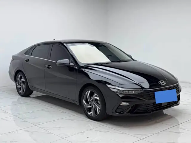 Hyundai Elantra — Фото автомобиля 3