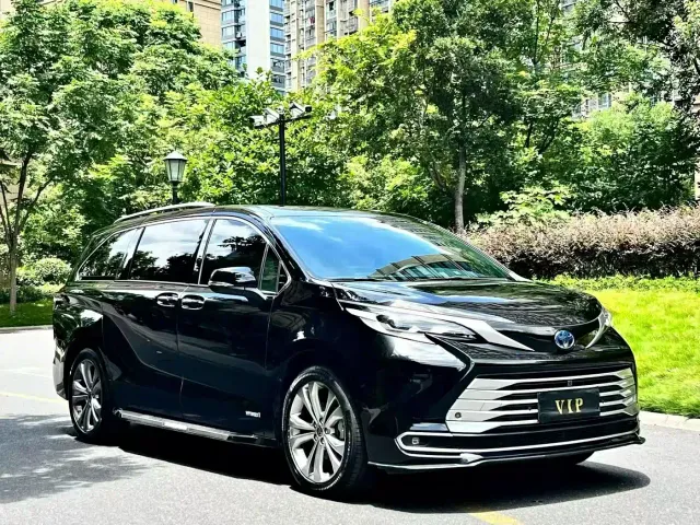 Toyota Sienna — Фото автомобиля 3