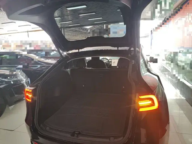 Tesla Model Y — Фото автомобиля 18