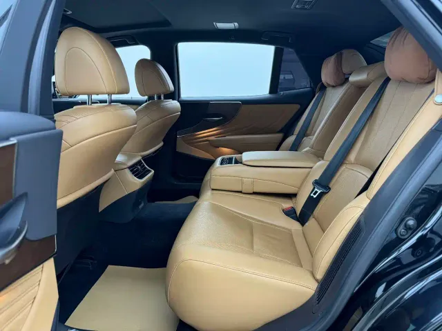 Lexus LS — Фото автомобиля 9