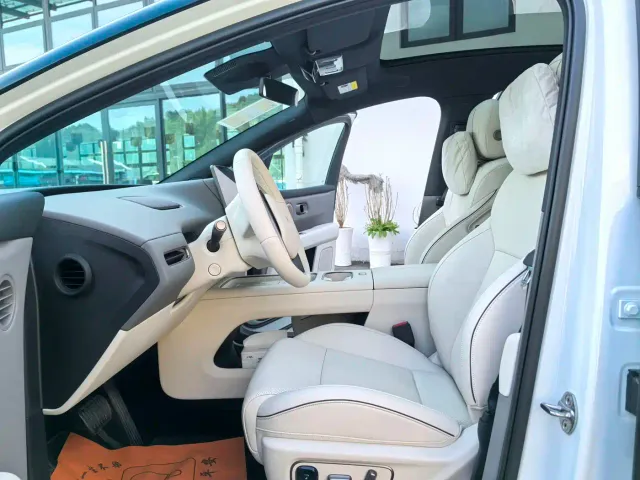 Li Auto i6 — Фото автомобиля 10