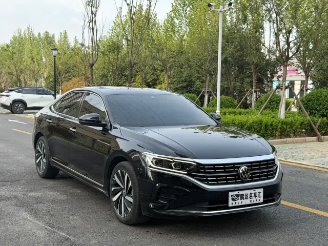 Volkswagen Passat — Фото автомобиля 3
