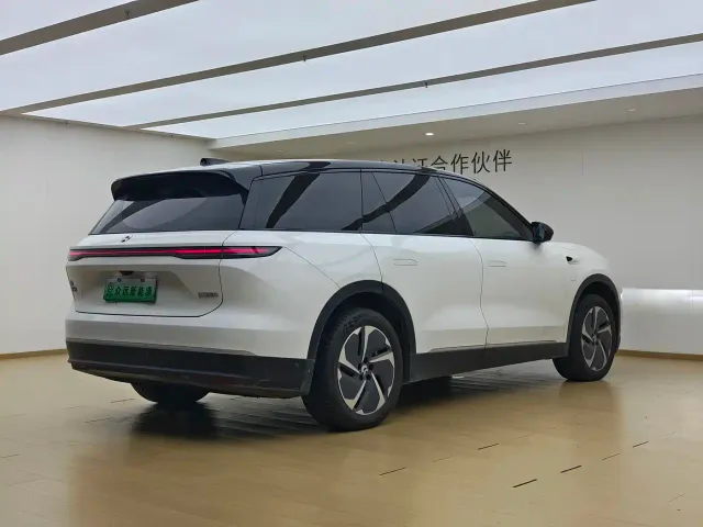 Nio ES8 — Фото автомобиля 9
