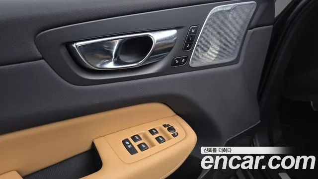 Вольво XC60 — Фото автомобиля 18