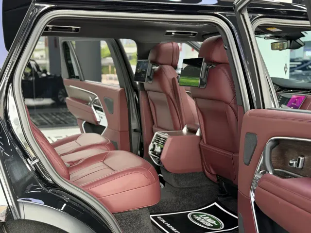 Land Rover Range Rover 2025 3.0 L6 400PS Genesis Extended Wheelbase — Фото автомобиля 16