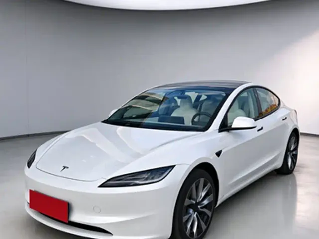 Фотография автомобиля — Tesla Model 3