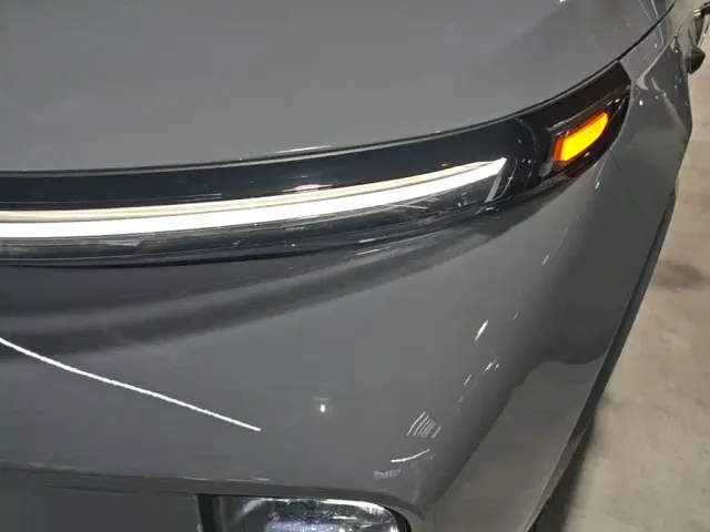 Li Auto L8 — Фото автомобиля 23
