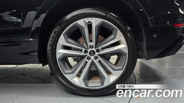 Audi Q8 55 TFSI quattro Premium — Фото автомобиля 21