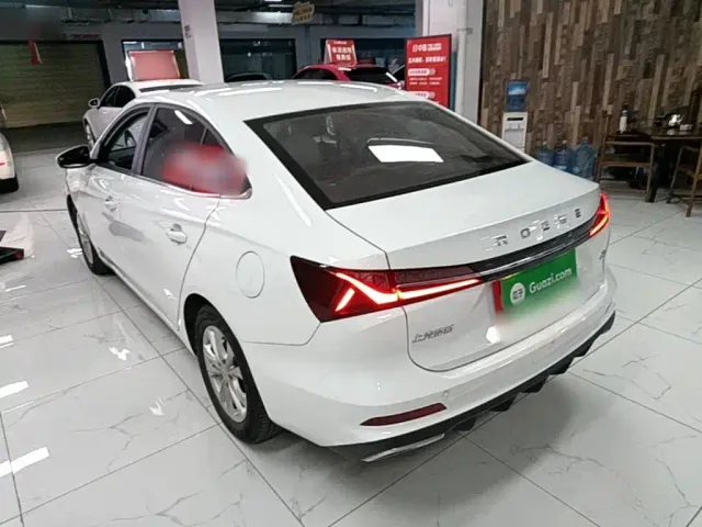 Roewe i5 — Фото автомобиля 4
