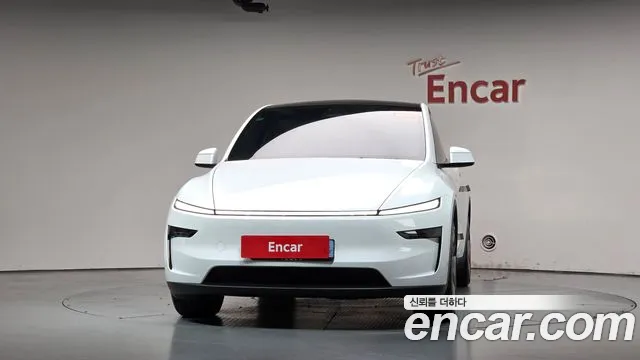 Tesla Model Y — Фото автомобиля 3