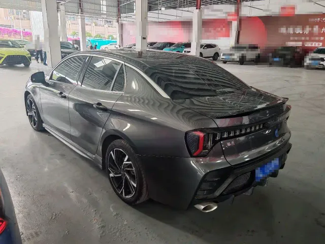 Lynk & Co 03 — Фото автомобиля 4