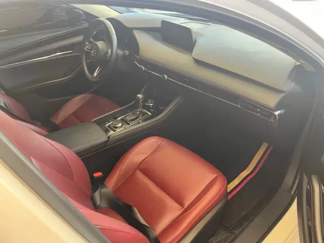 Mazda Axela — Фото автомобиля 5