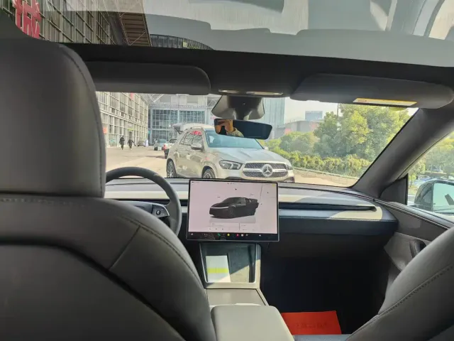 Tesla Model Y — Фото автомобиля 6