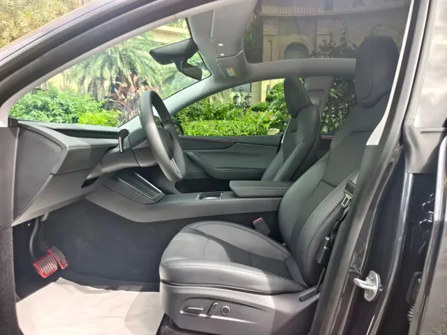 Tesla Model Y — Фото автомобиля 9