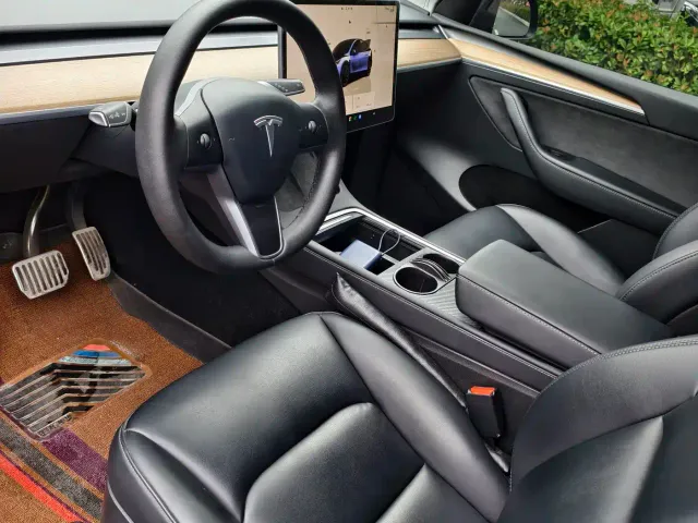 Tesla Model Y — Фото автомобиля 8
