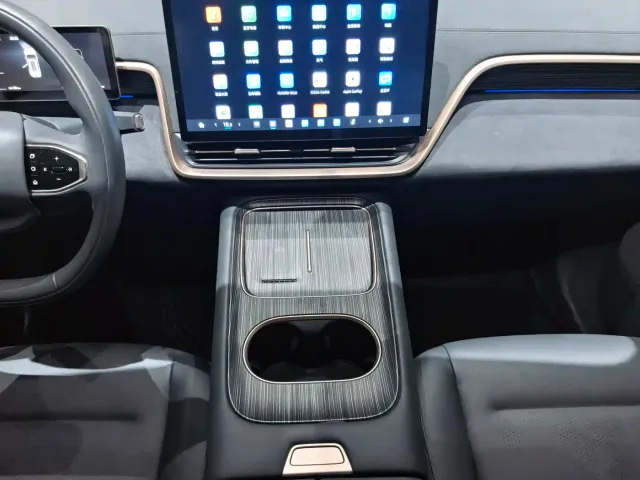 Dongfeng eπ 008 — Фото автомобиля 16