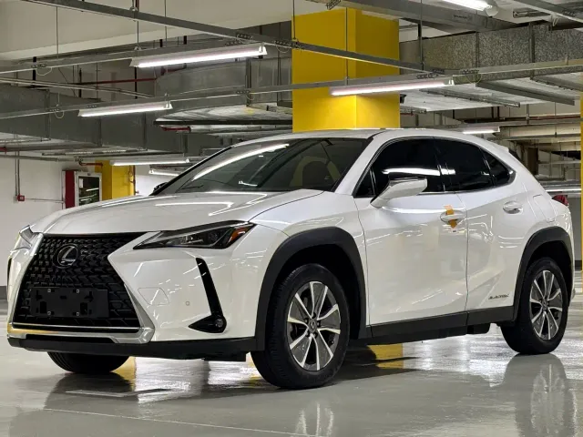 Фотография автомобиля — Lexus UX