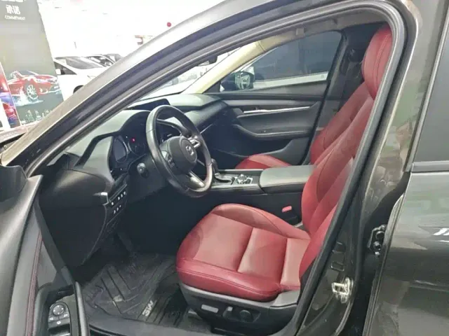 Mazda Axela — Фото автомобиля 14