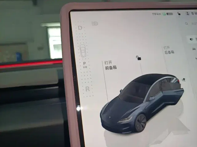 Tesla Model 3 — Фото автомобиля 13