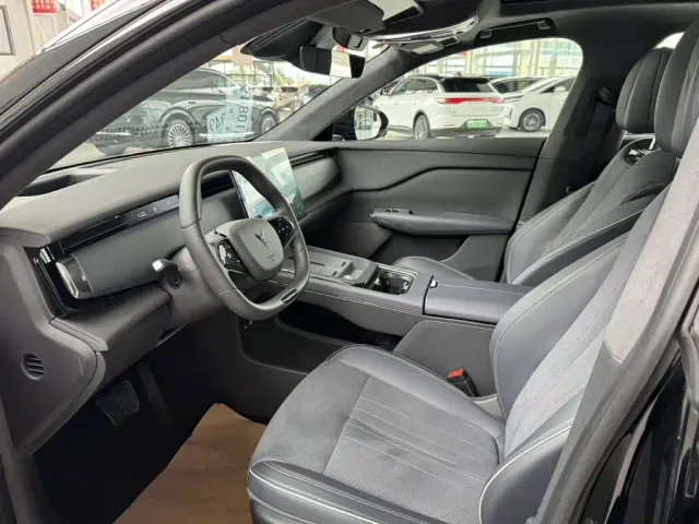 Voyah Auto Voyah Zhiyin 2024 4WD Global Edition — Фото автомобиля 13
