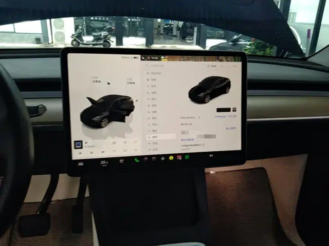 Tesla Model Y — Фото автомобиля 12